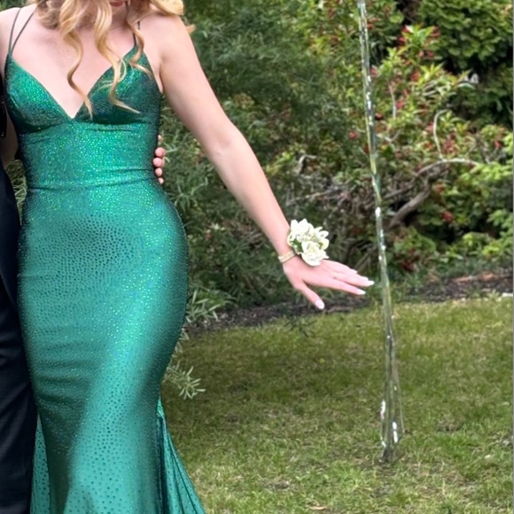 Sherry Hill Emerald Green Grad Dress 54228 - Size 0 - Picture 1 of 5